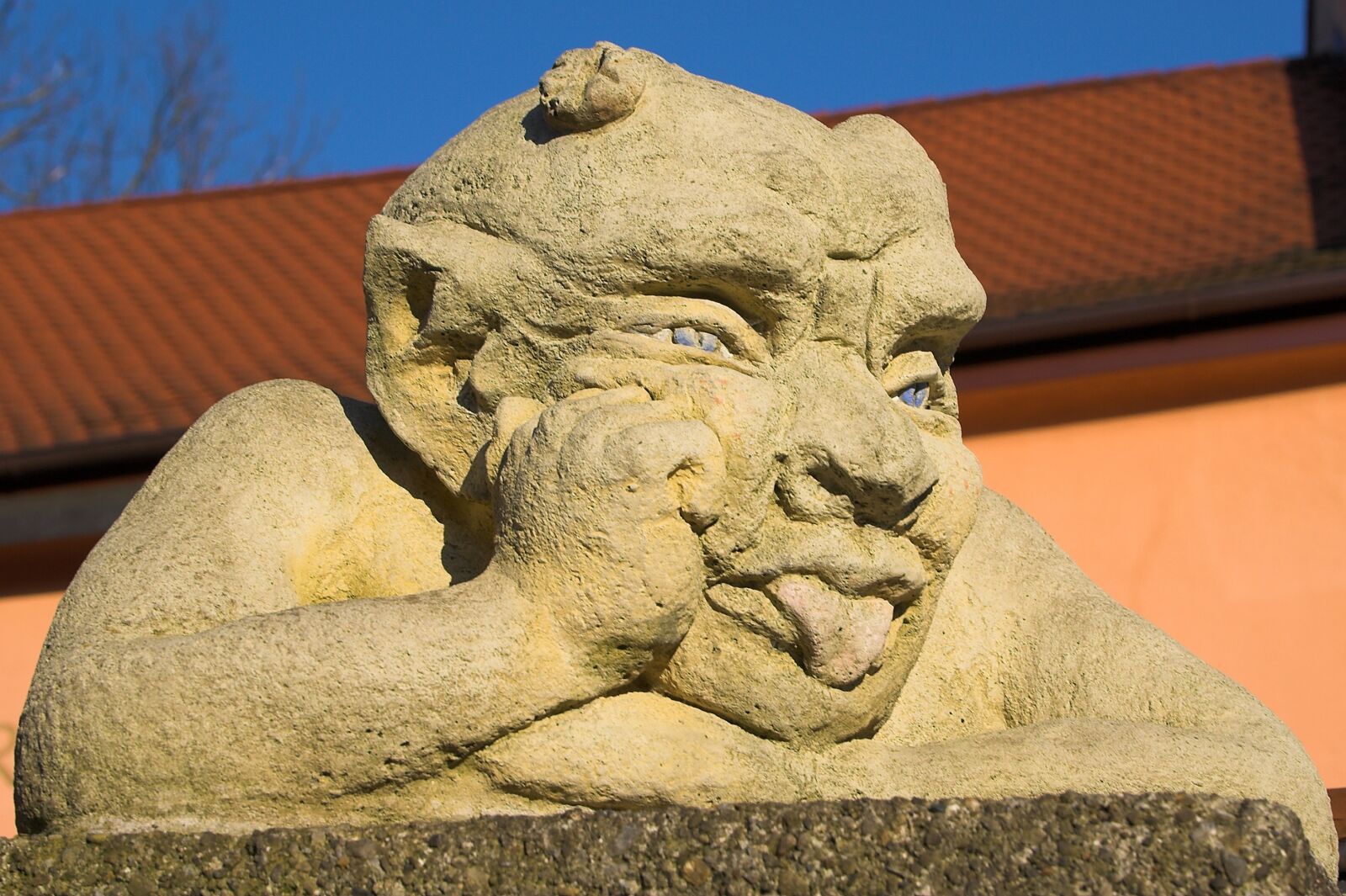 Canon EOS 350D (EOS Digital Rebel XT / EOS Kiss Digital N) sample photo. Meersburg, figure, stone figure photography