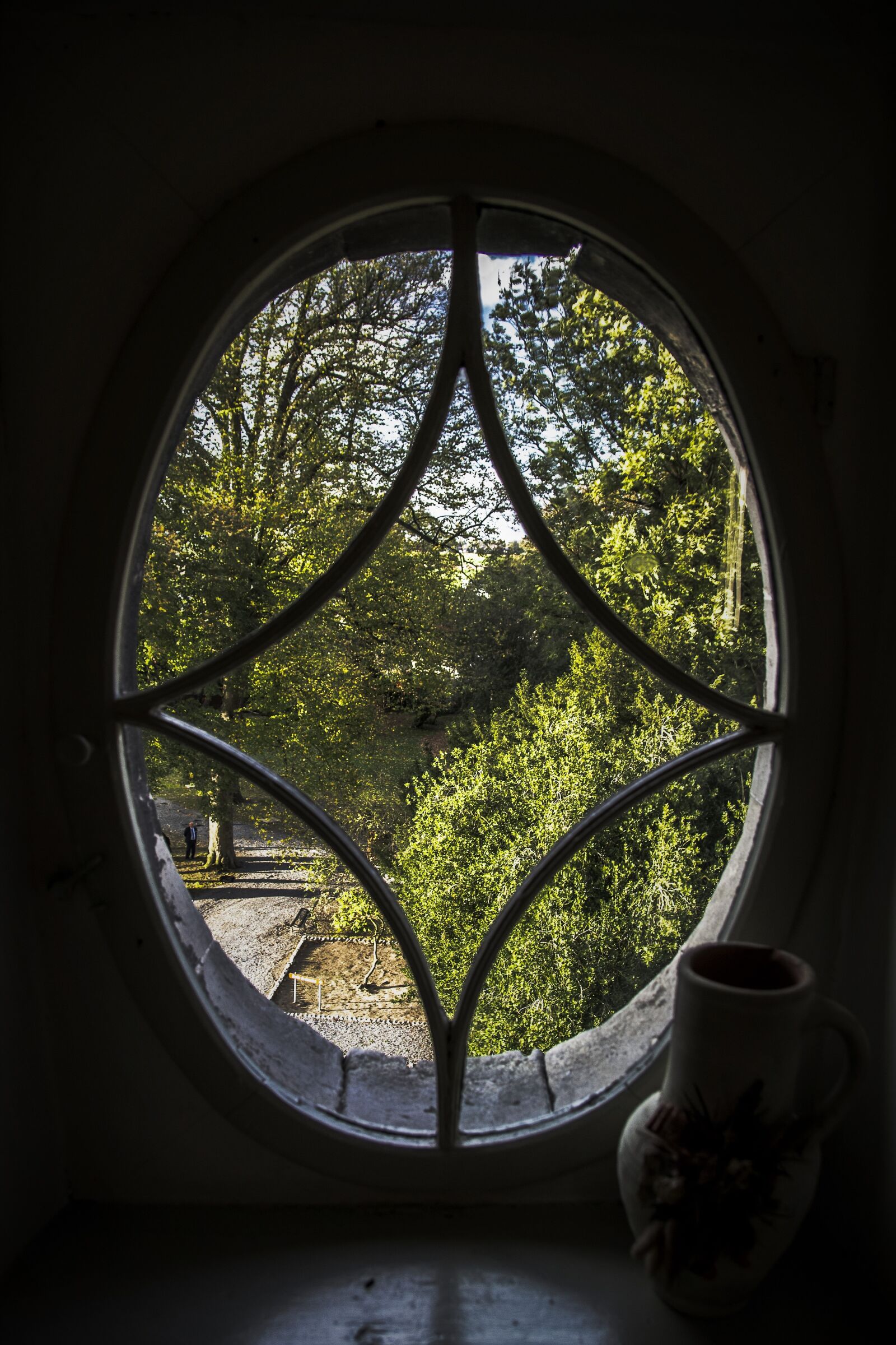 Canon EOS 60D sample photo. Bull's-eye, castle, window photography