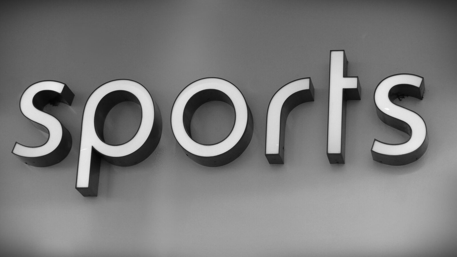 Panasonic Lumix DMC-FZ200 sample photo. Sport, logo, lettering photography