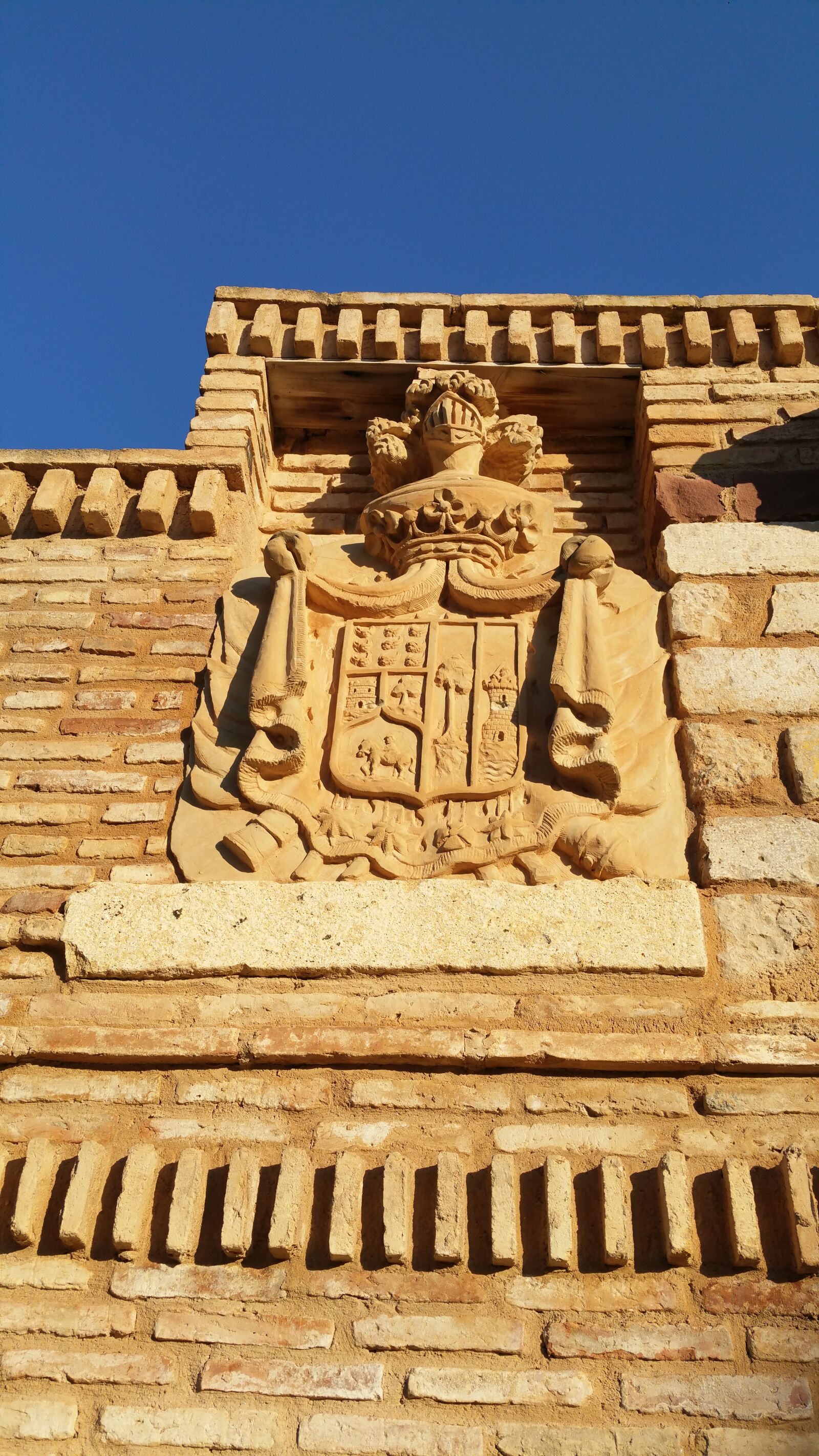 Samsung Galaxy S5 LTE-A sample photo. Coat of arms, wall photography