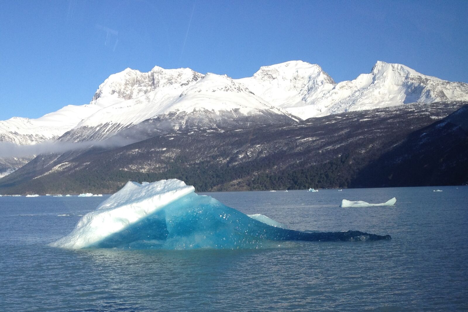 iPhone 4S back camera 4.28mm f/2.4 sample photo. Landscapes, ice, southern argentina photography