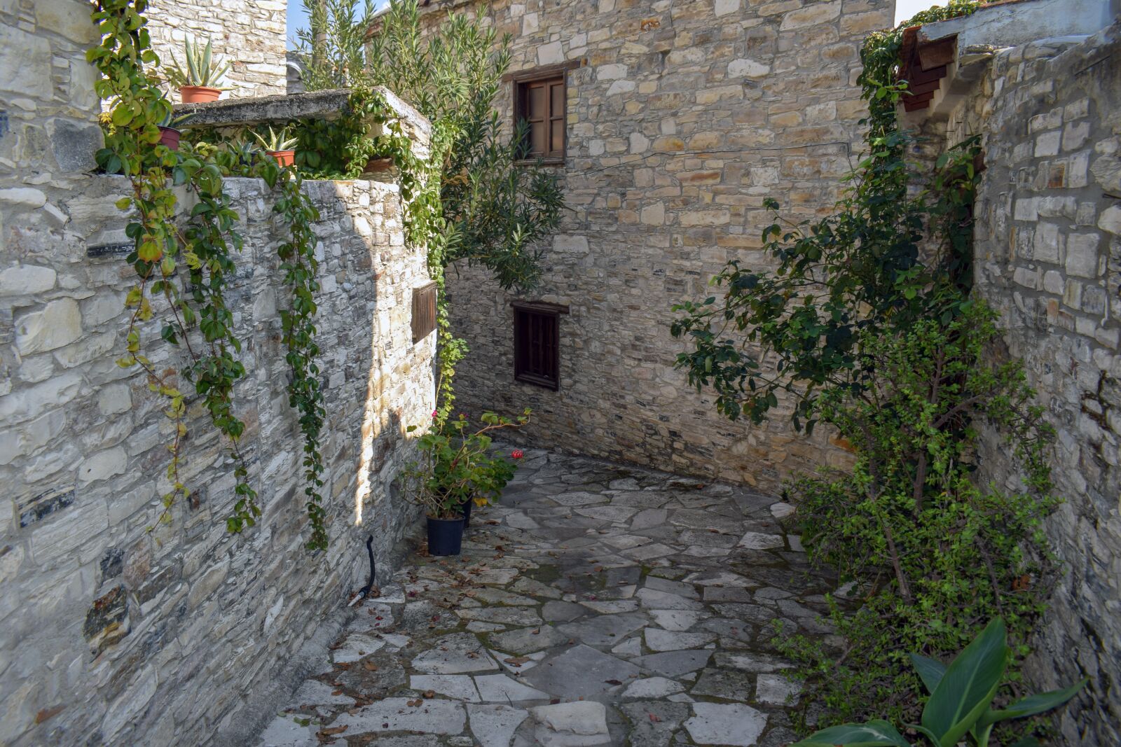 Nikon D3300 sample photo. Backstreet, alley, architecture photography