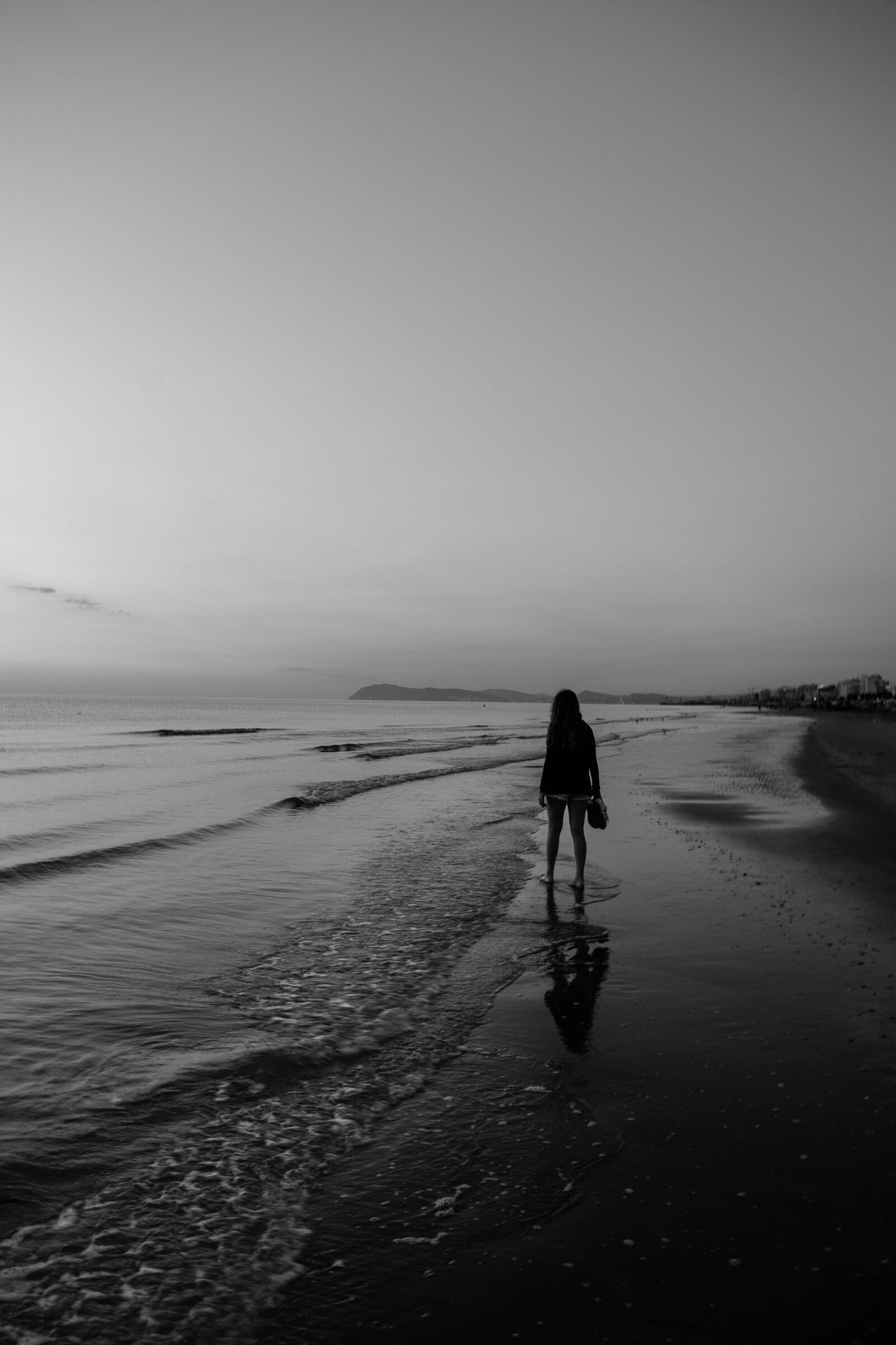 Nikon D3500 sample photo. Beach, woman, black and photography