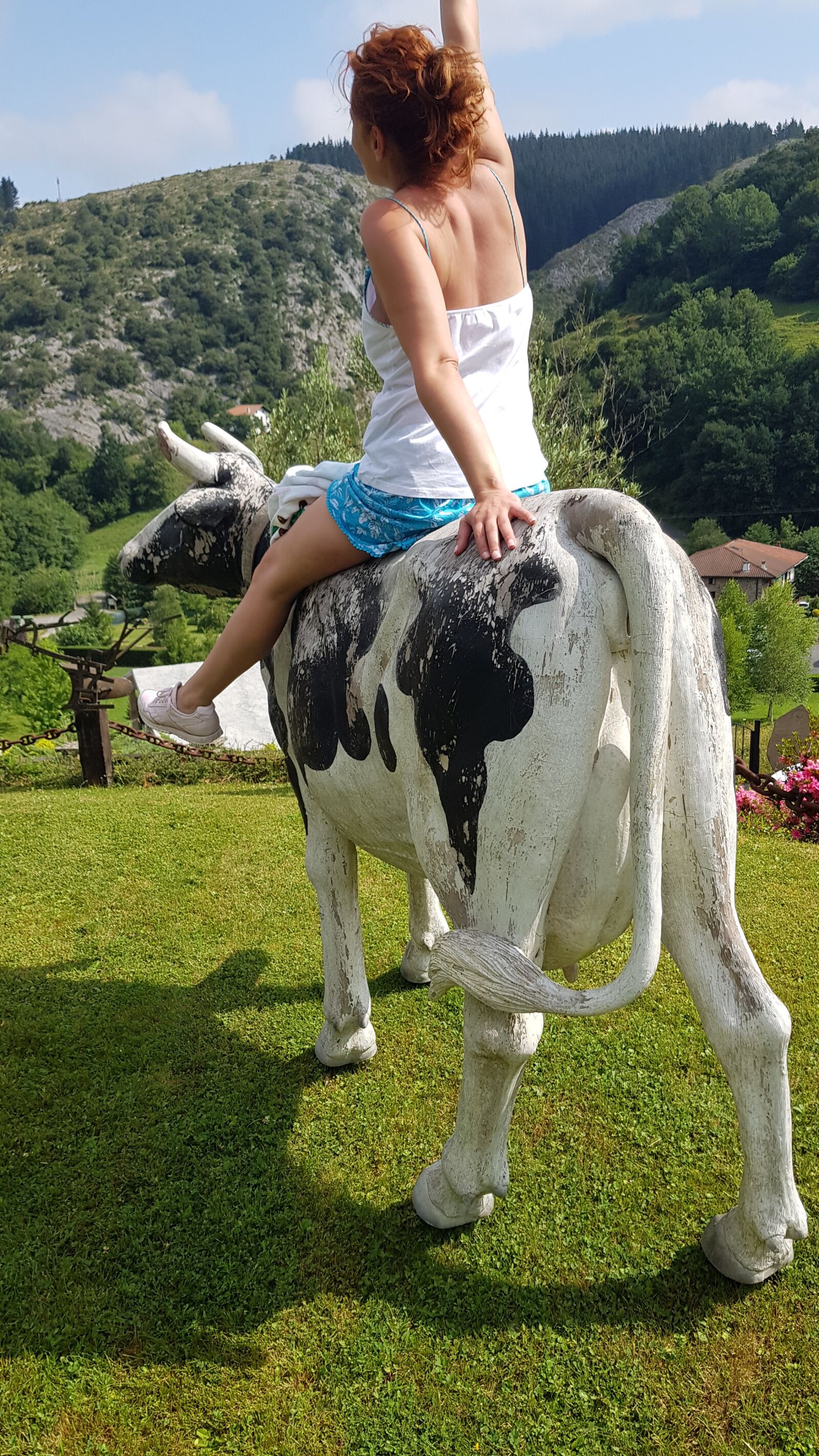 Samsung Galaxy S8+ sample photo. Cowgirl, astur, basque photography
