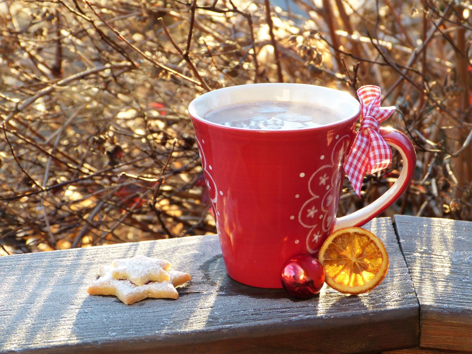 Panasonic Lumix DMC-FZ150 sample photo. Cup, red, chocolate photography