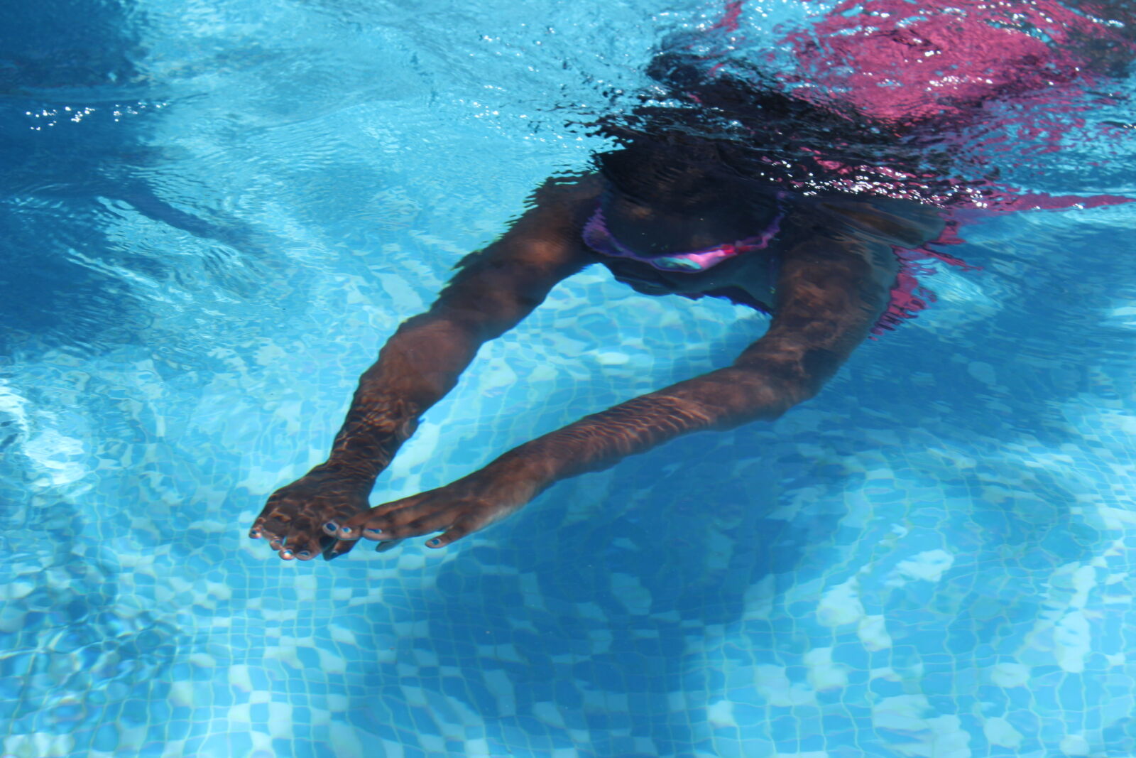 Canon EOS 600D (Rebel EOS T3i / EOS Kiss X5) sample photo. Reaching, out photography