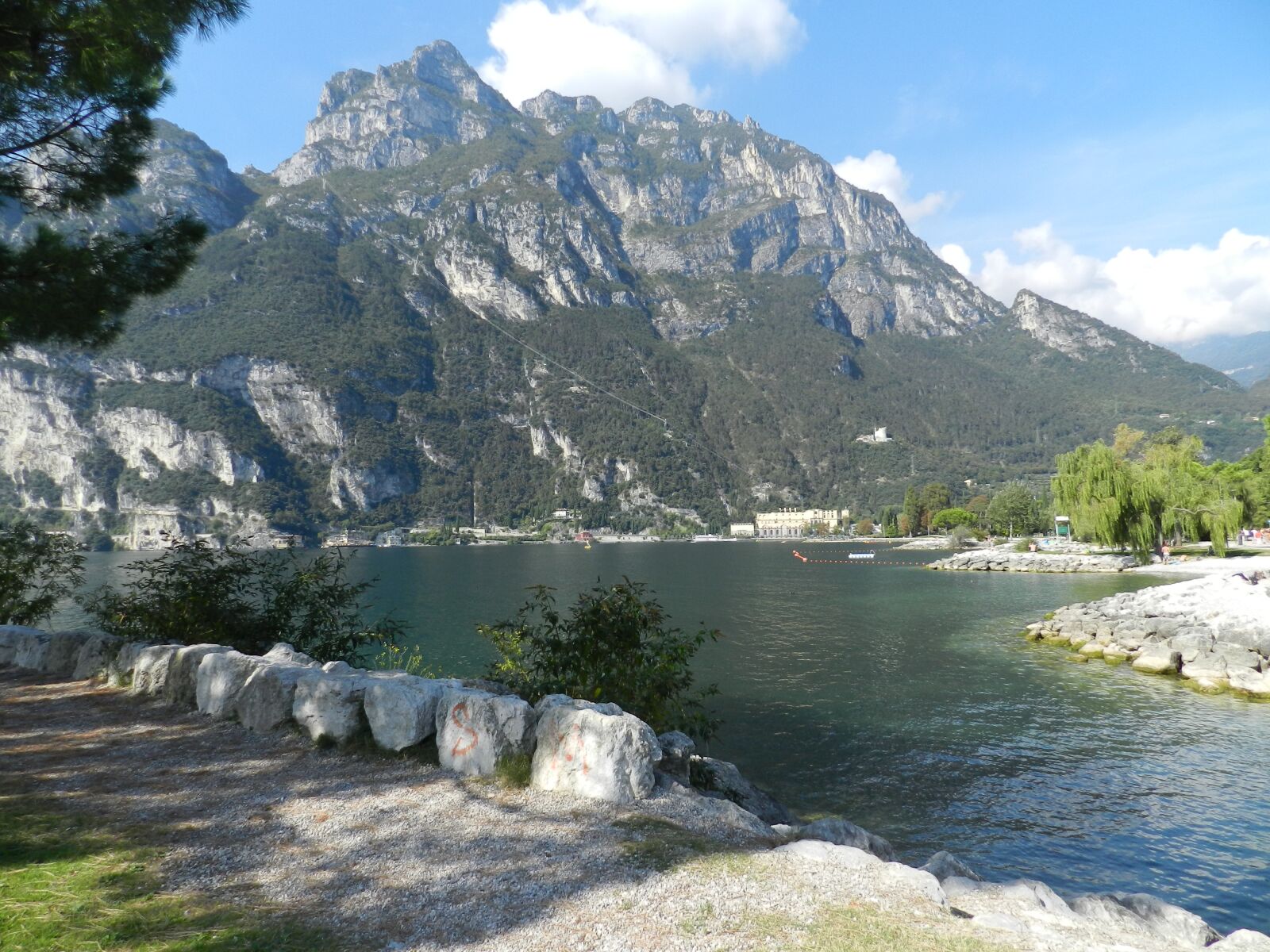 Nikon Coolpix P500 sample photo. Lake, mountain, bank photography