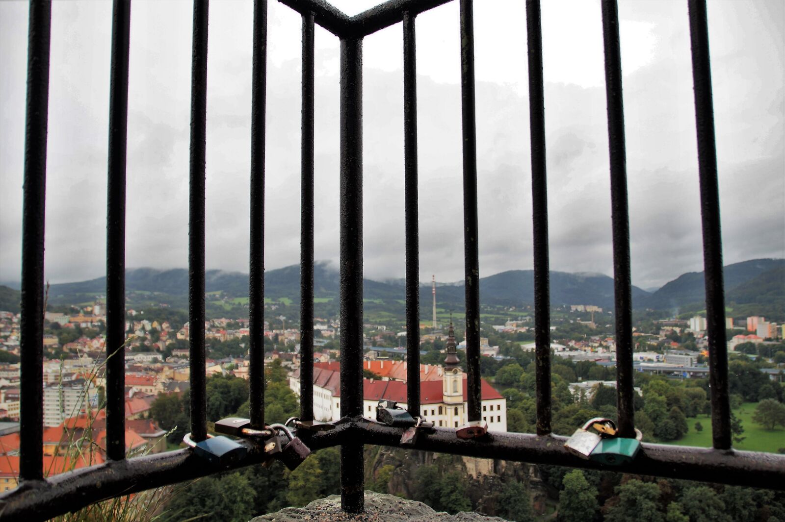 Sony SLT-A58 sample photo. Děčín, castle, grid photography