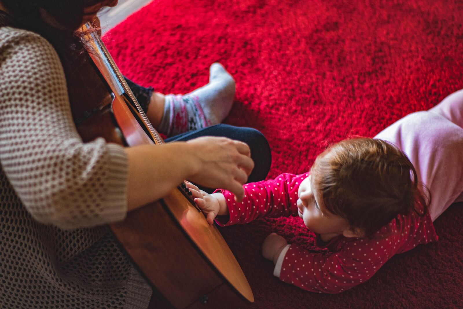 Canon EOS 1300D (EOS Rebel T6 / EOS Kiss X80) sample photo. Toddler, guitar, mother photography