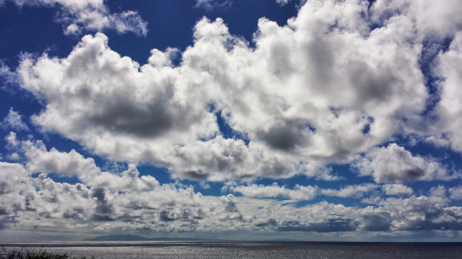 Samsung Galaxy S4 sample photo. Sky, clouds, vast photography