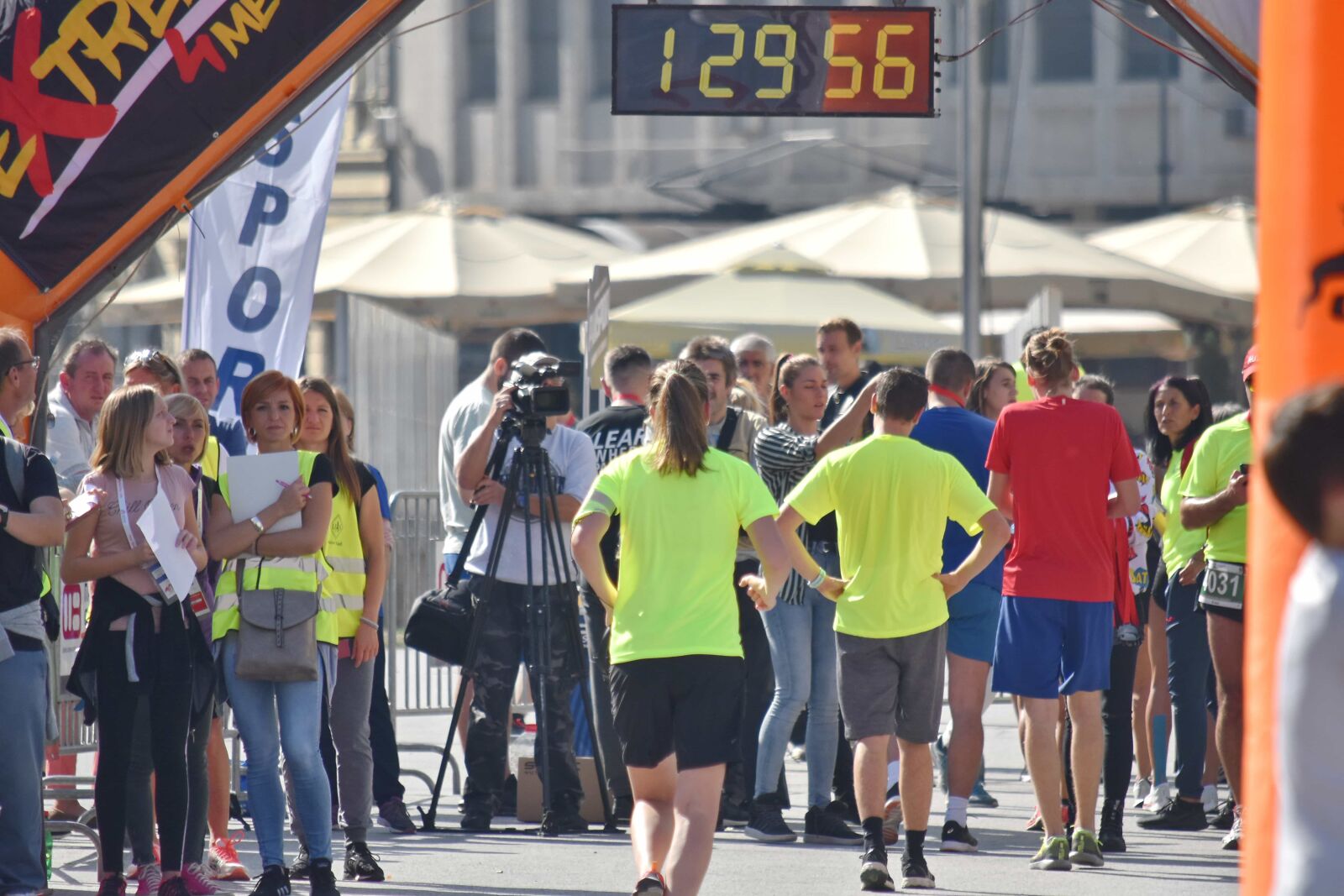 Nikon D5500 sample photo. Finish, foot race, runner photography
