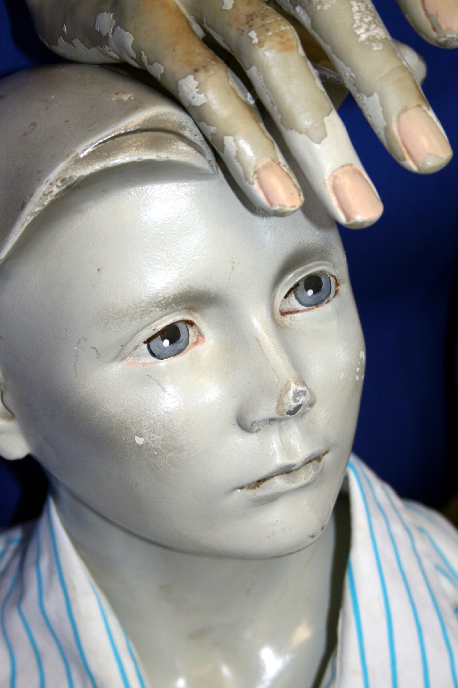 Canon EOS 350D (EOS Digital Rebel XT / EOS Kiss Digital N) sample photo. Sculpture, clay, boy photography