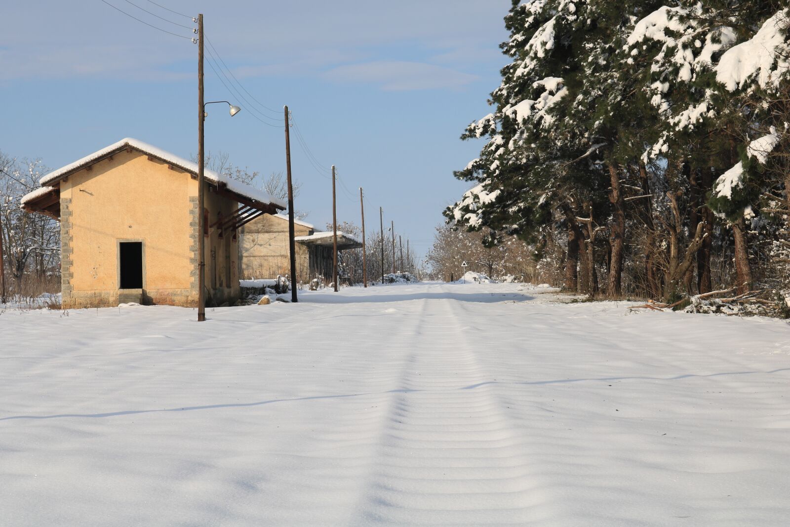 Canon EOS 750D (EOS Rebel T6i / EOS Kiss X8i) sample photo. Farsala railway station, farsala photography