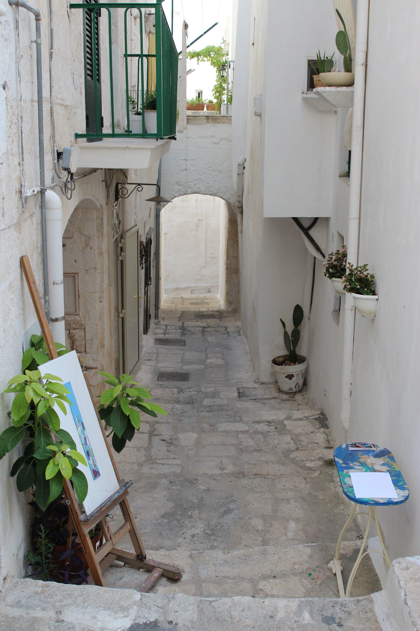 Canon EOS 600D (Rebel EOS T3i / EOS Kiss X5) sample photo. Glimpse, white, historical centre photography