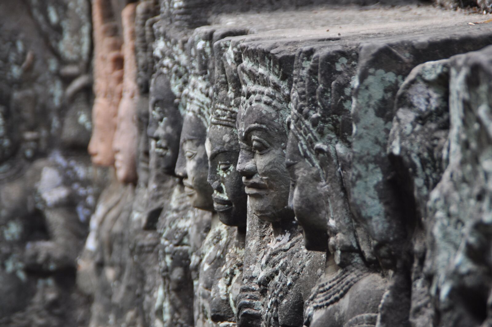 Nikon D5000 sample photo. Angkor, hinduism, faces photography