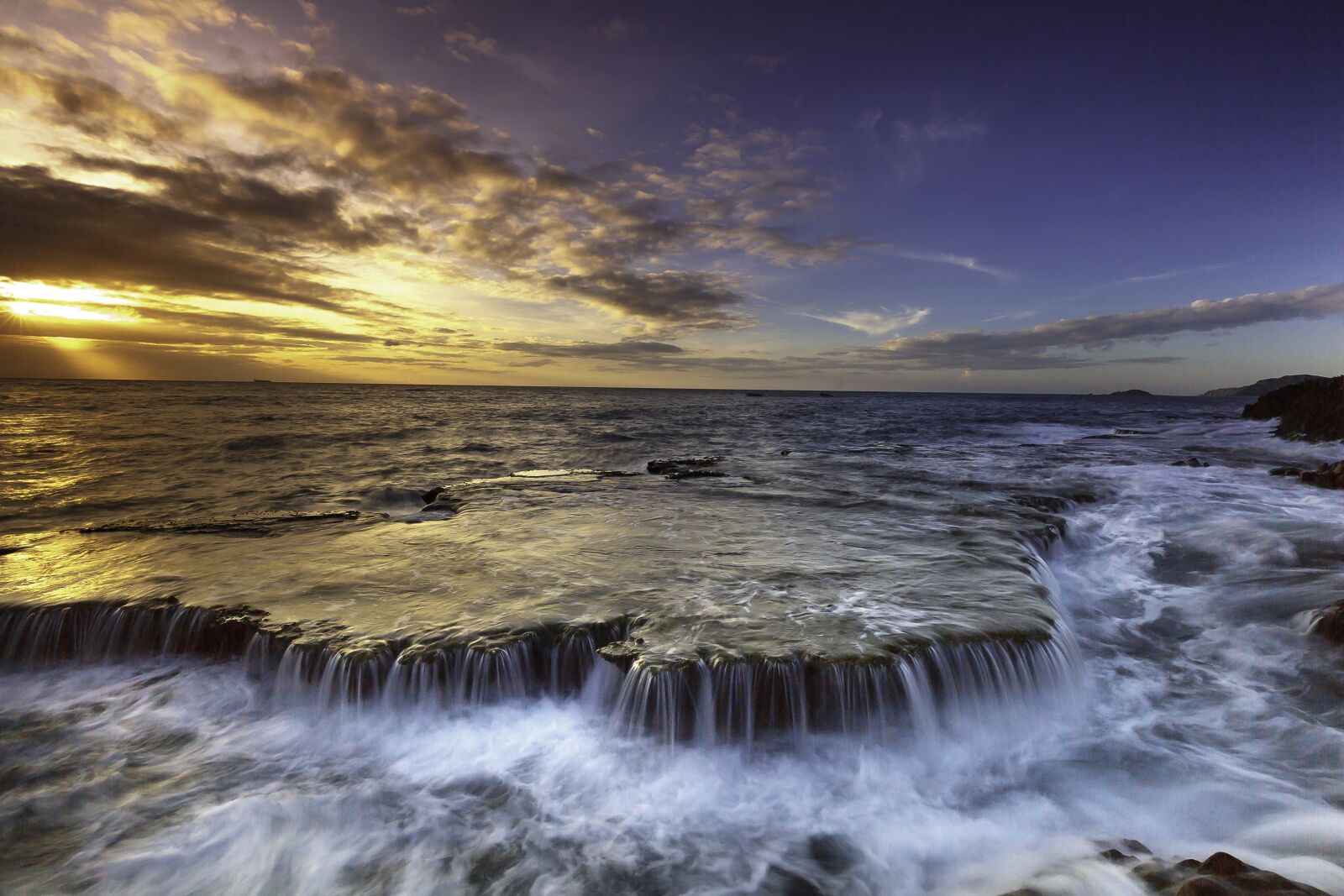 Canon EF 16-35mm F4L IS USM sample photo. The sea, the waterfall photography