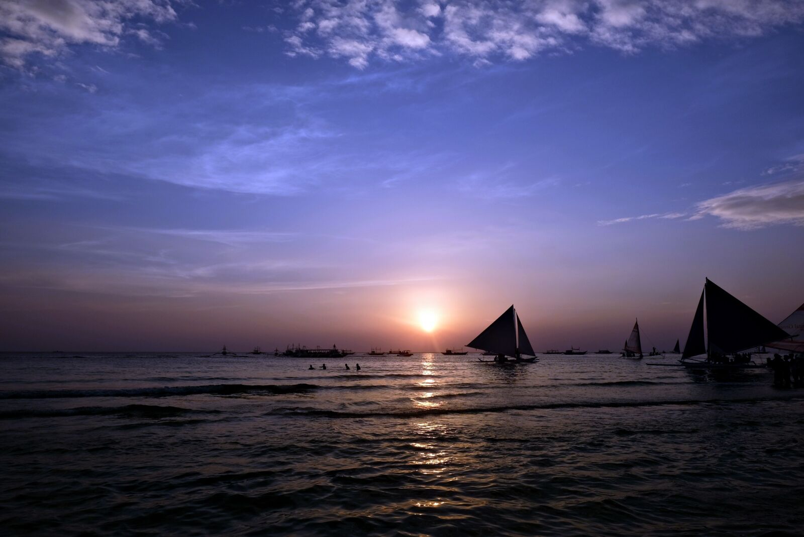 Fujifilm X-T2 + Fujifilm XF 16mm F1.4 R WR sample photo. Boracay, glow, sunset photography