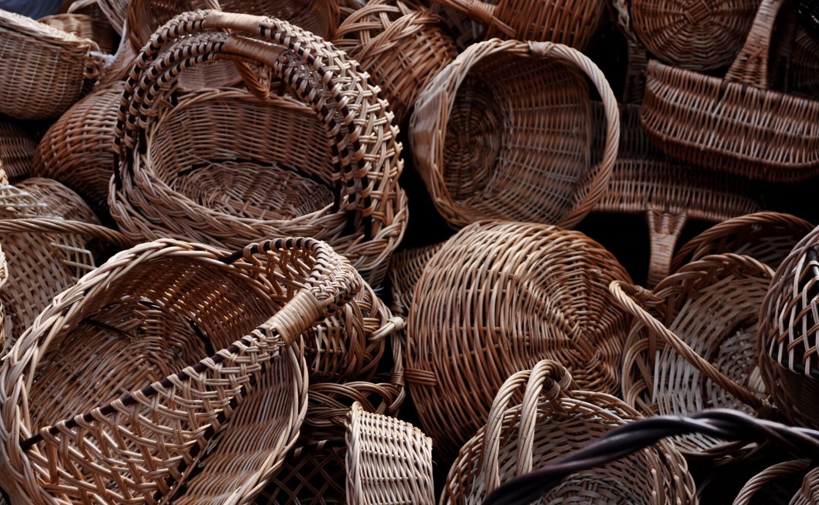 Nikon D5000 sample photo. Wicker, wooden, traditional photography