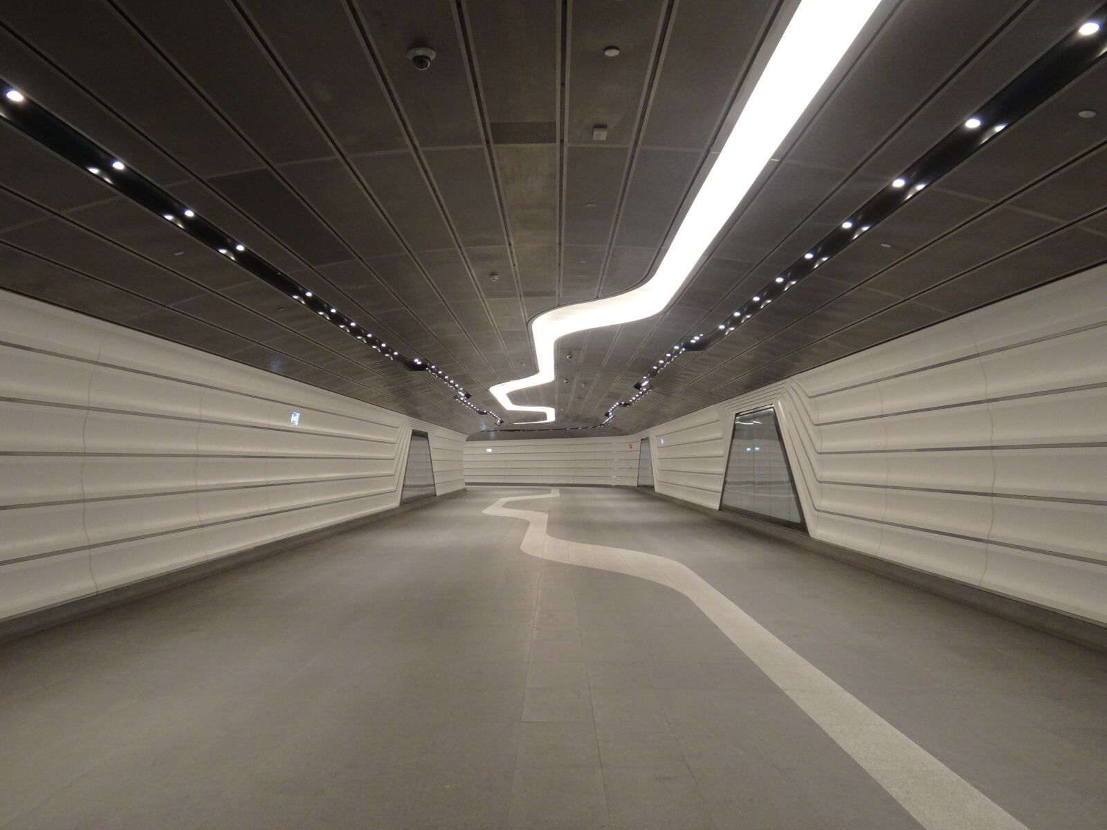 Sony DSC-HX200V sample photo. Tunnel, underground, futuristic photography
