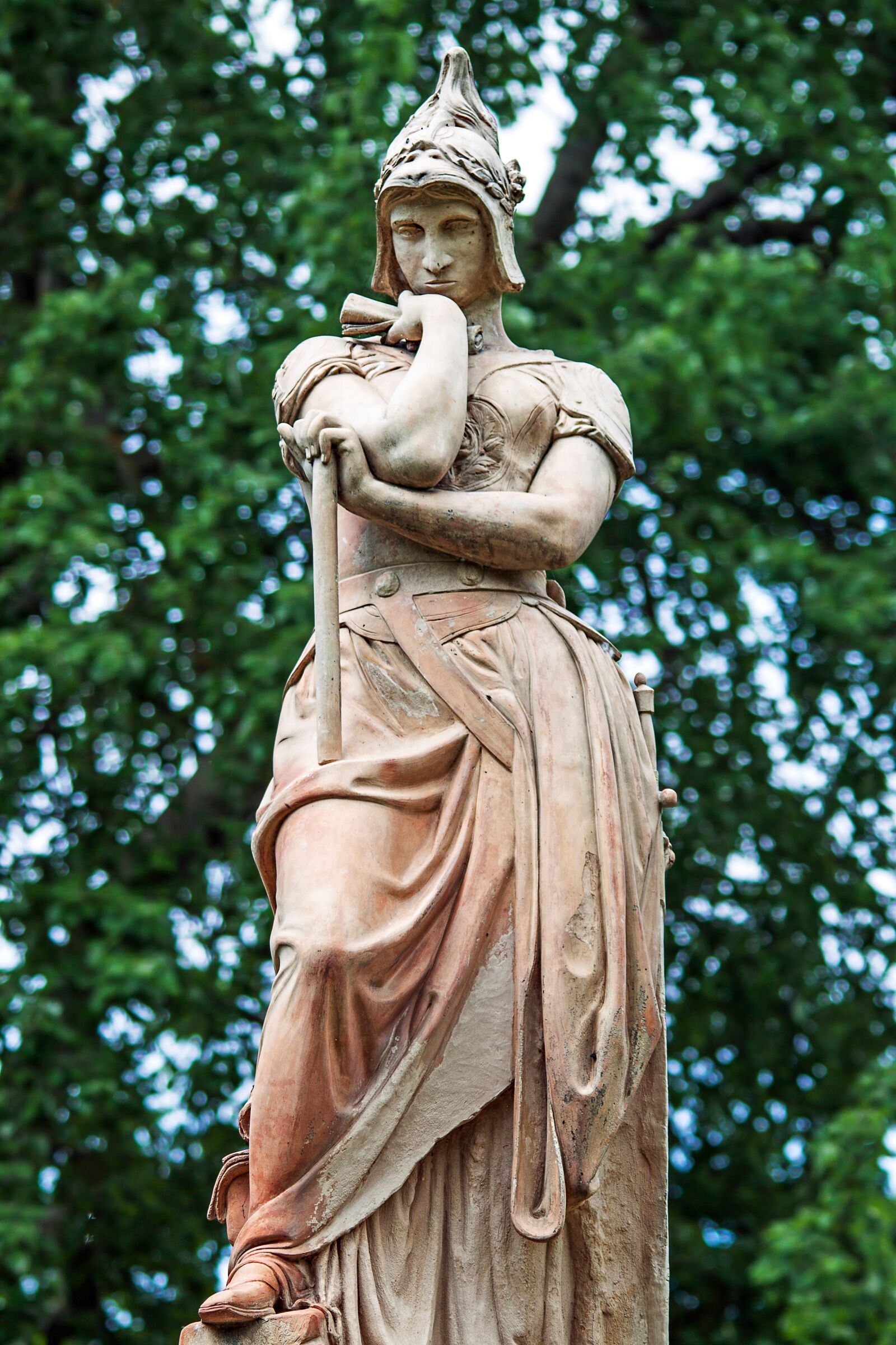Canon EOS 500D (EOS Rebel T1i / EOS Kiss X3) sample photo. War memorial, statue, war photography