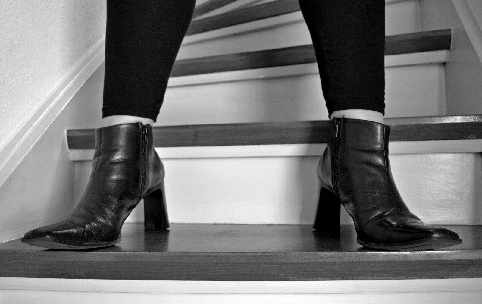 Nikon D5100 sample photo. Stairs, stand, wait photography