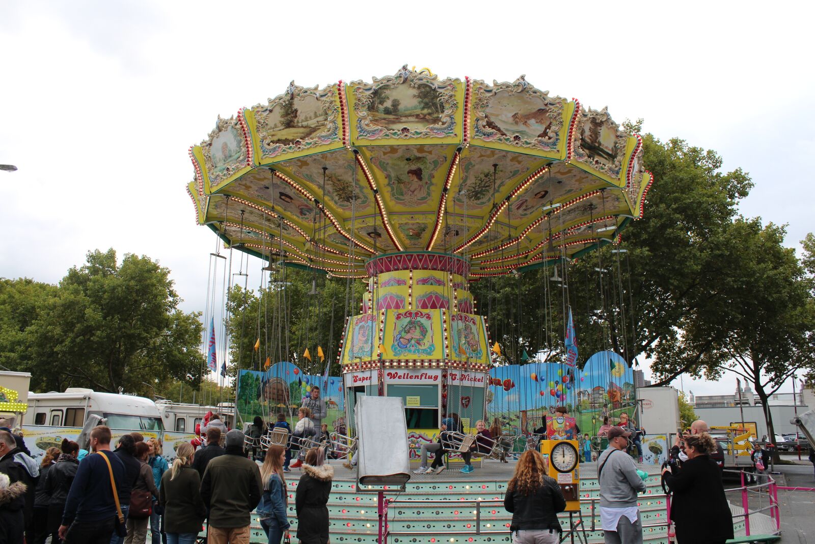 Canon EOS 650D (EOS Rebel T4i / EOS Kiss X6i) sample photo. Fair, funfair, ride photography