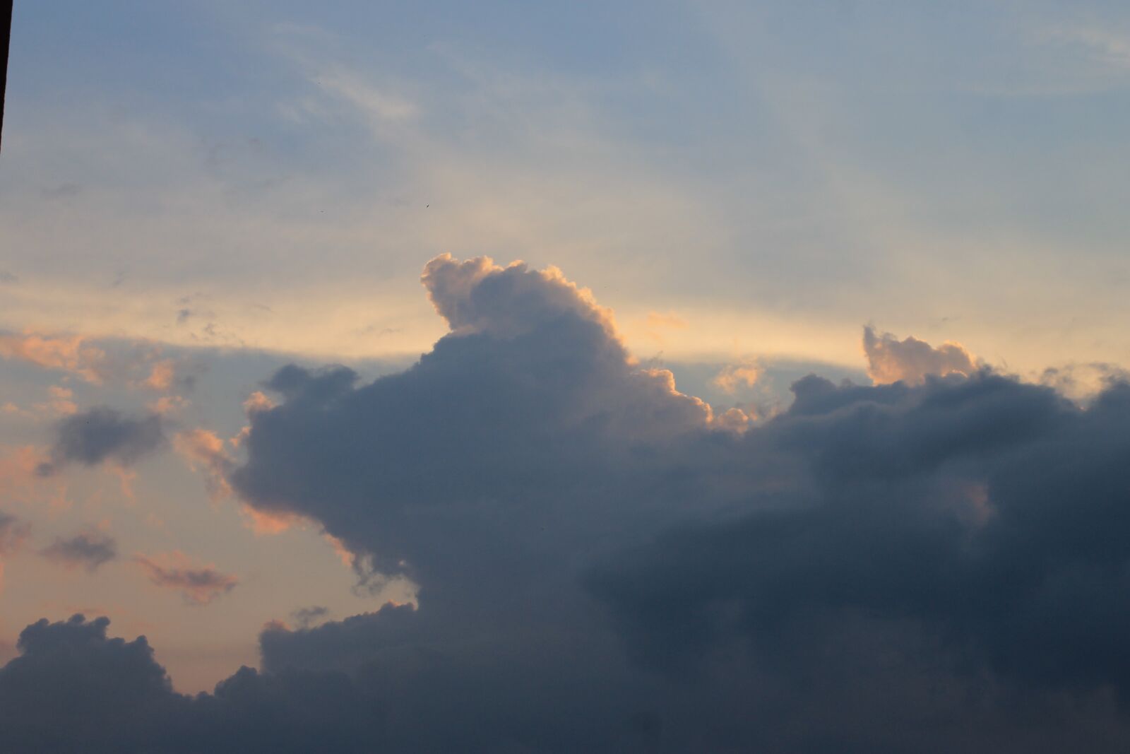 Canon EOS 1100D (EOS Rebel T3 / EOS Kiss X50) sample photo. Clouds, sky, landscape photography