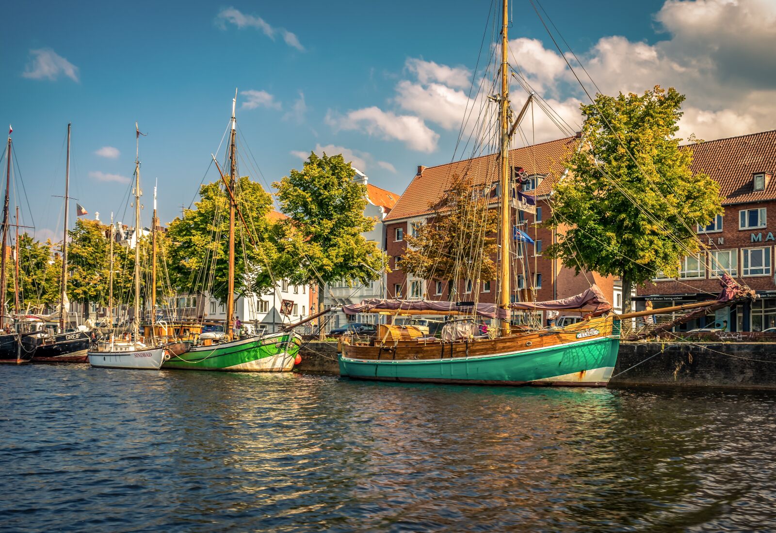 Sony a7 II + Sony FE 28-70mm F3.5-5.6 OSS sample photo. Boats, sailing boats, pier photography