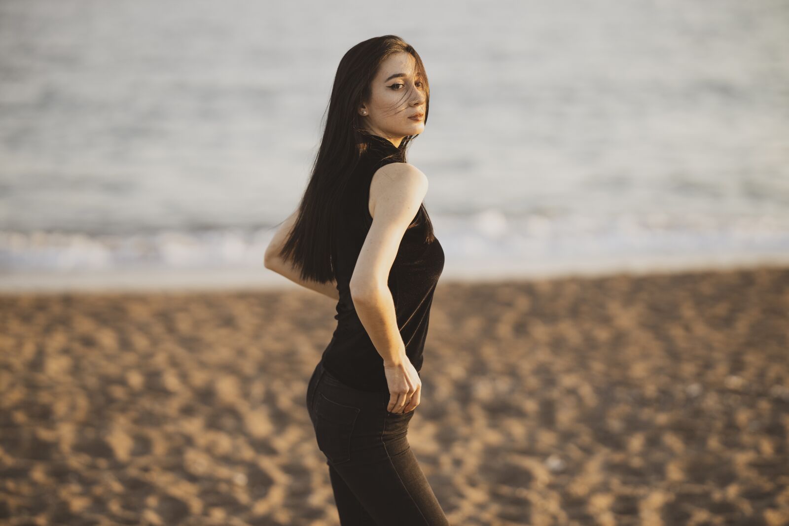 Canon RF 85mm F1.2L USM sample photo. Woman, pose, model photography