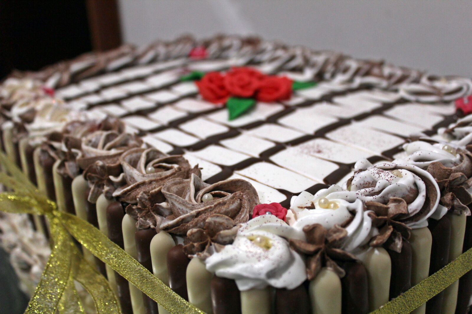 Canon EOS 1200D (EOS Rebel T5 / EOS Kiss X70 / EOS Hi) sample photo. Cake, birthday, white photography