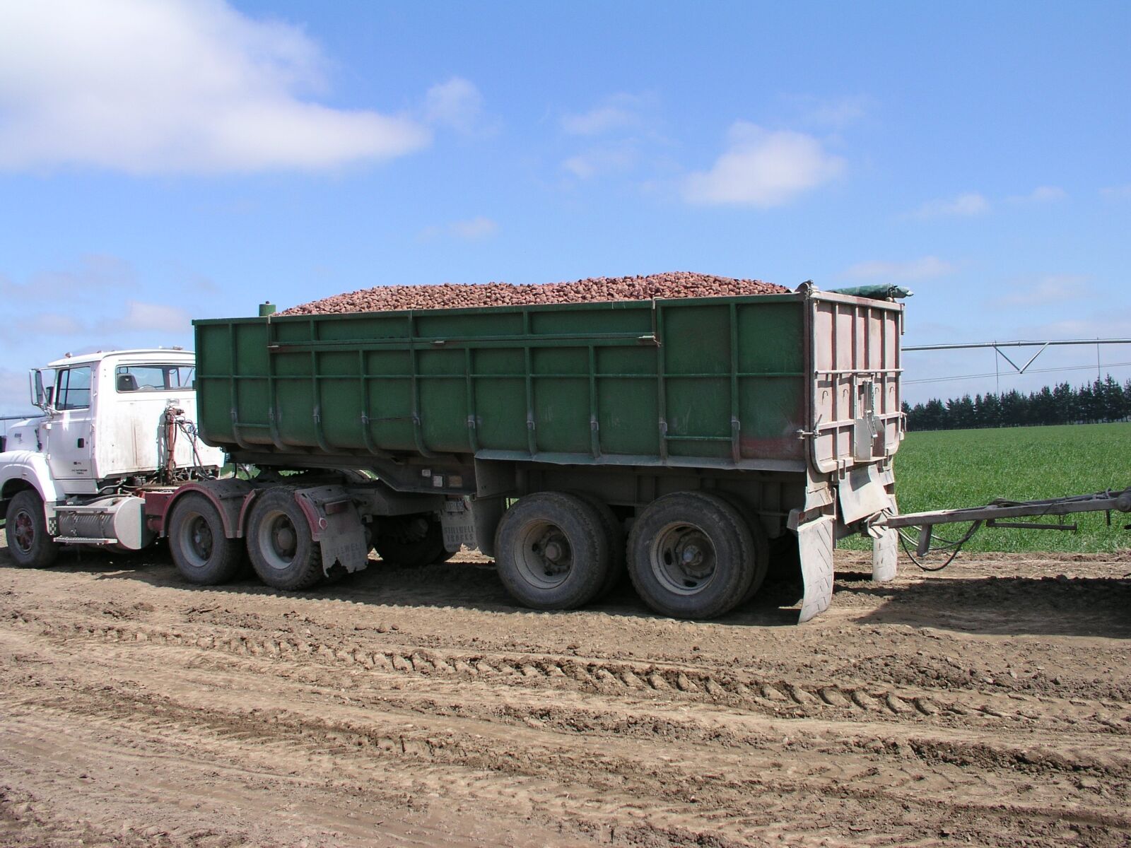 Olympus C5050Z sample photo. Agricultural, equipment, truck photography