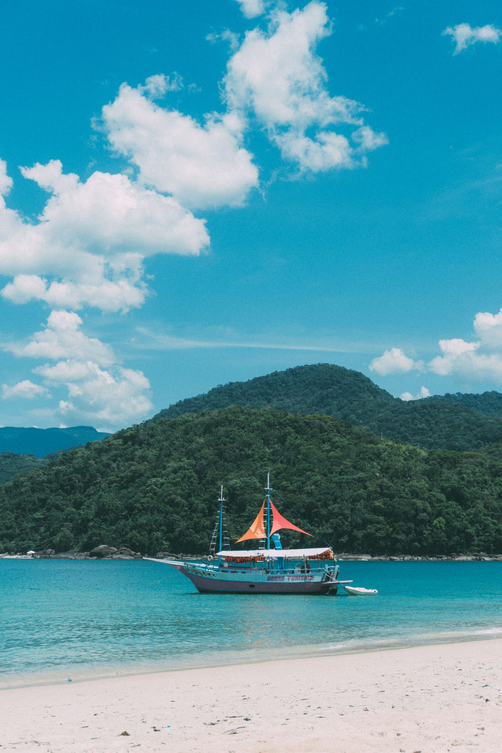 Sony a6300 sample photo. Bay, beach, boat, cliff photography