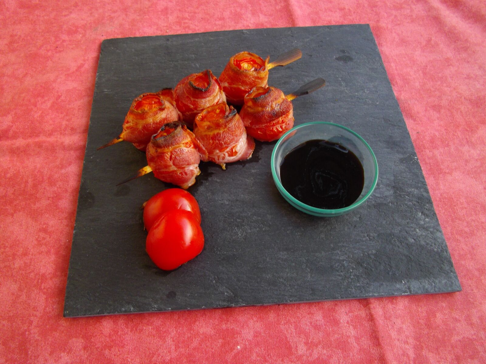 Pentax OPTIO RS1000 sample photo. Kitchen, brooch, tomato photography
