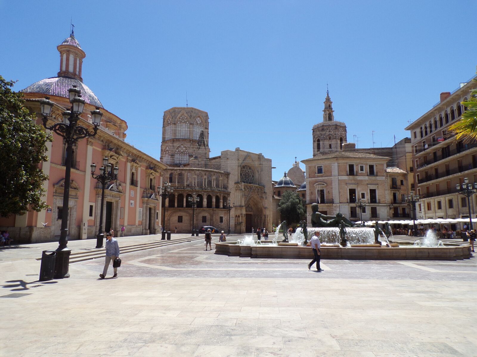 JK KODAK PIXPRO AZ421 sample photo. Spain, value, piazza photography