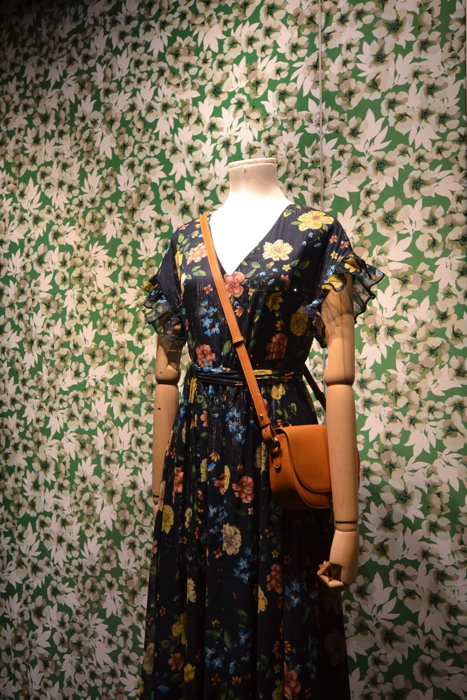 Nikon D3100 sample photo. Dress, showcase, shop photography