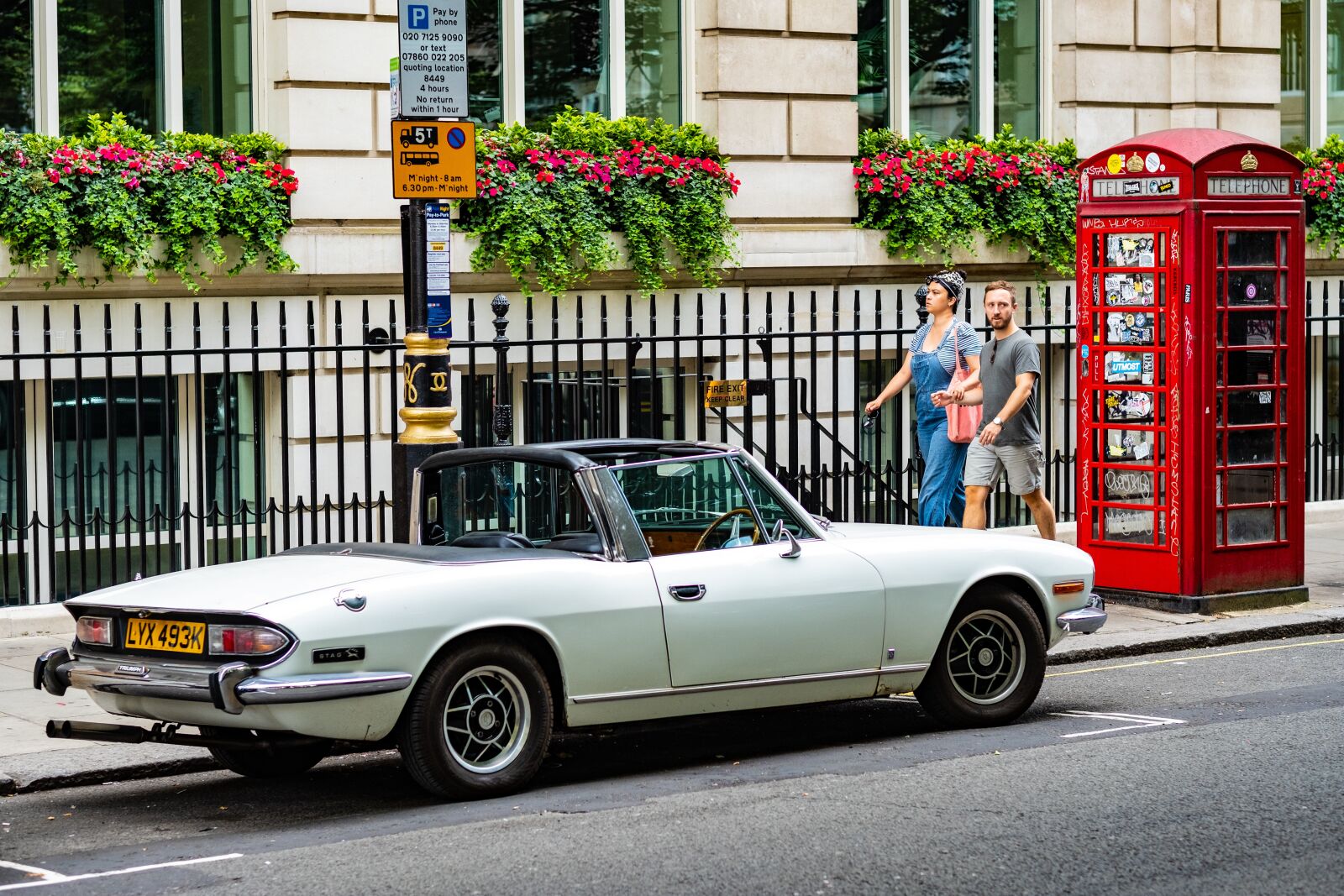 Fujifilm X-T2 + Fujifilm XF 56mm F1.2 R sample photo. Auto, england, phone booth photography