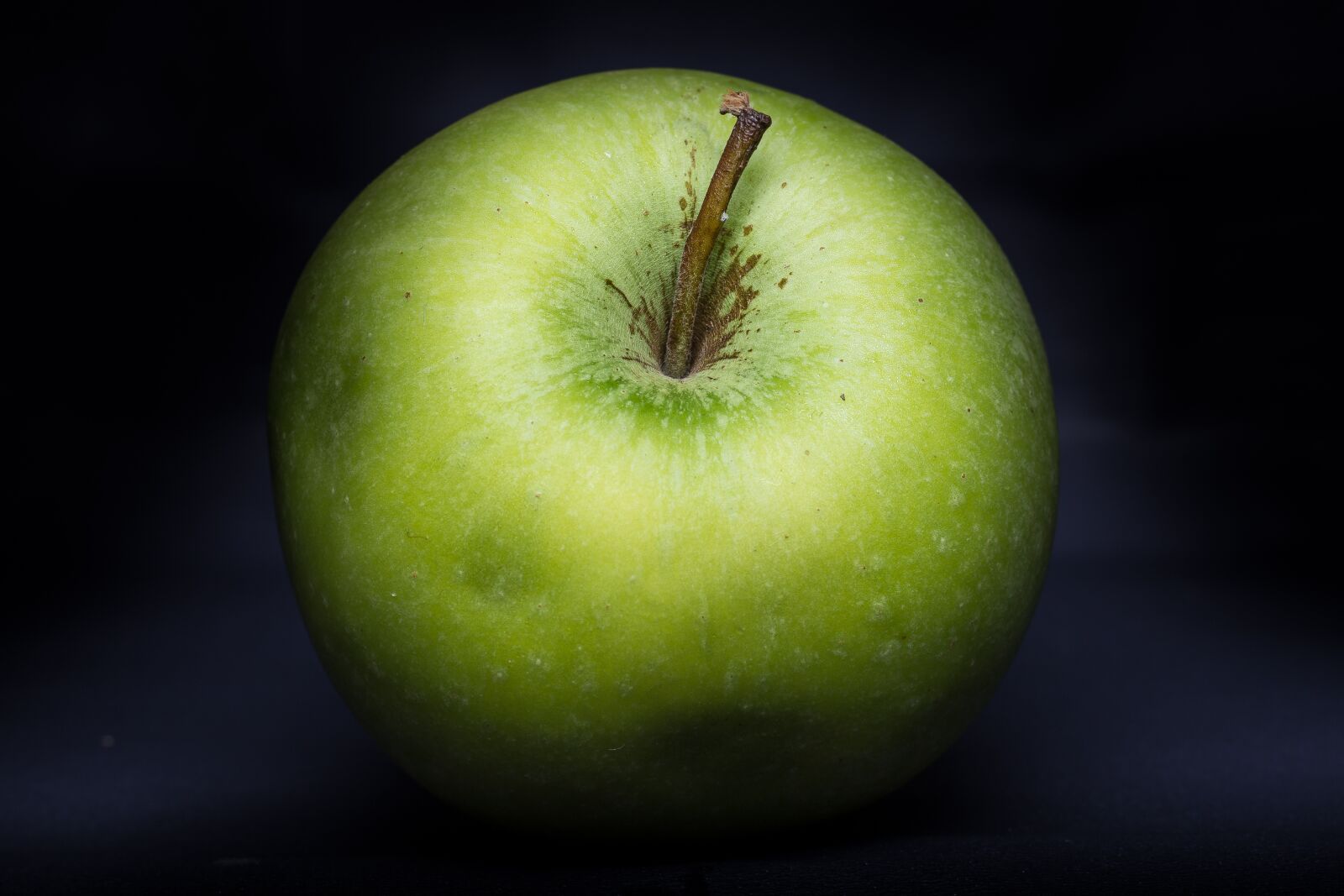 Canon EOS 6D + Canon EF 50mm F1.8 STM sample photo. Apple, fruit, food photography