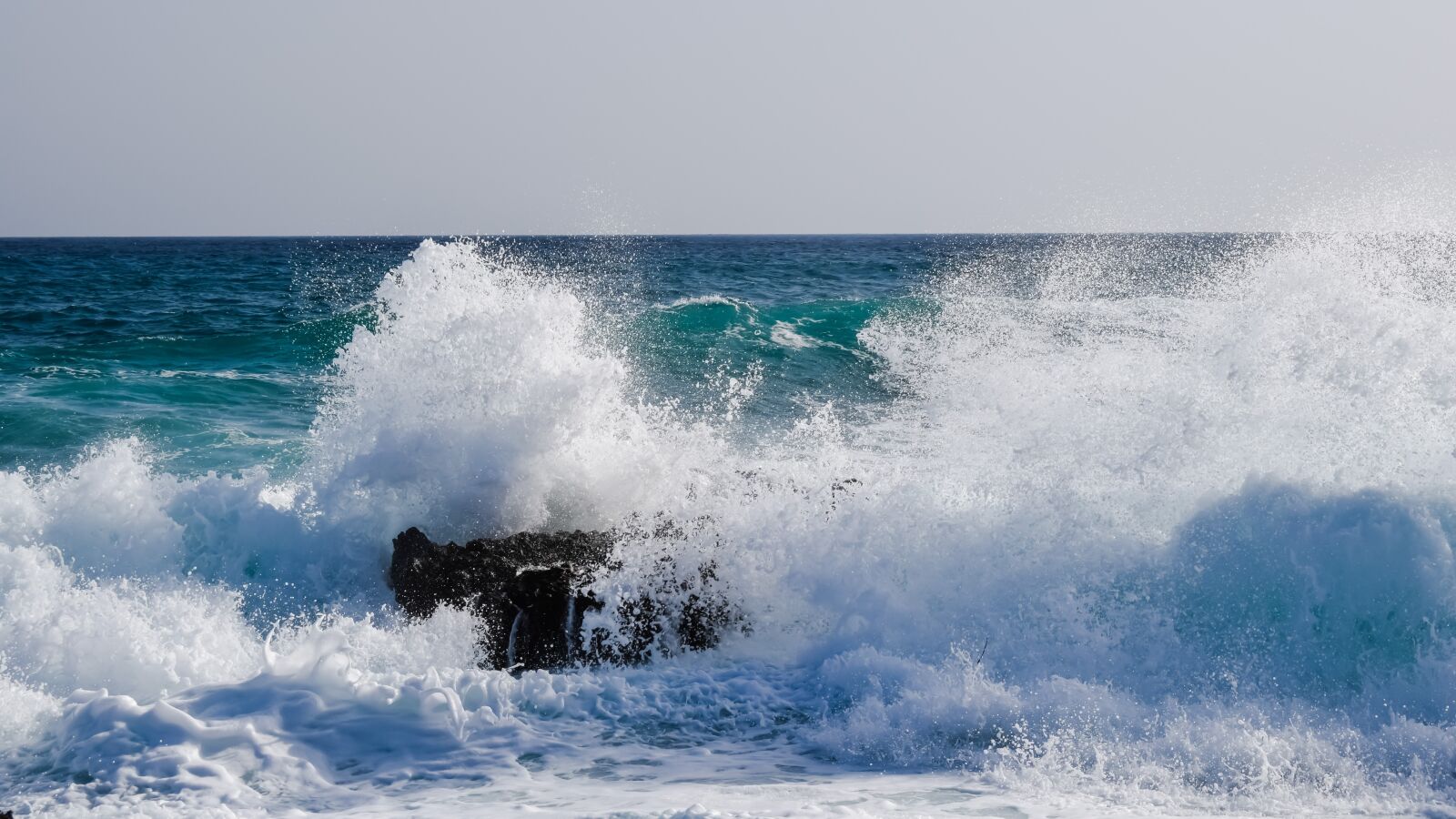 Nikon D3300 sample photo. Wave, smashing, rock photography