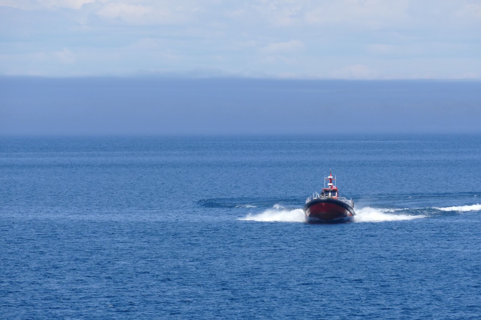 Panasonic Lumix DMC-FZ1000 sample photo. Boat, sea, rescue photography