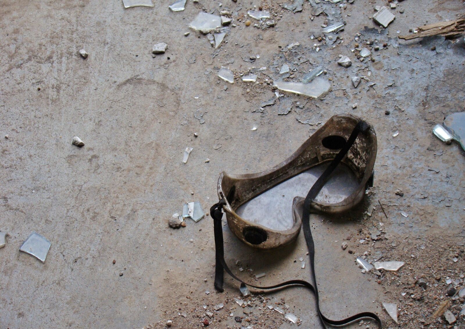 Sony Cyber-shot DSC-H50 sample photo. Abandoned, mental hospital, goggles photography
