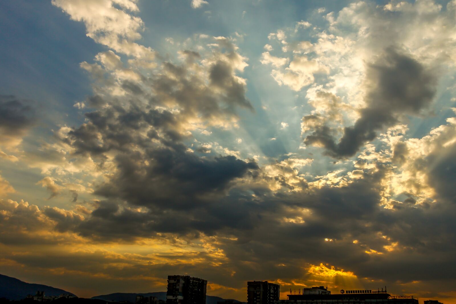 Canon EF-S 17-85mm F4-5.6 IS USM sample photo. Sky, clouds, sunset photography