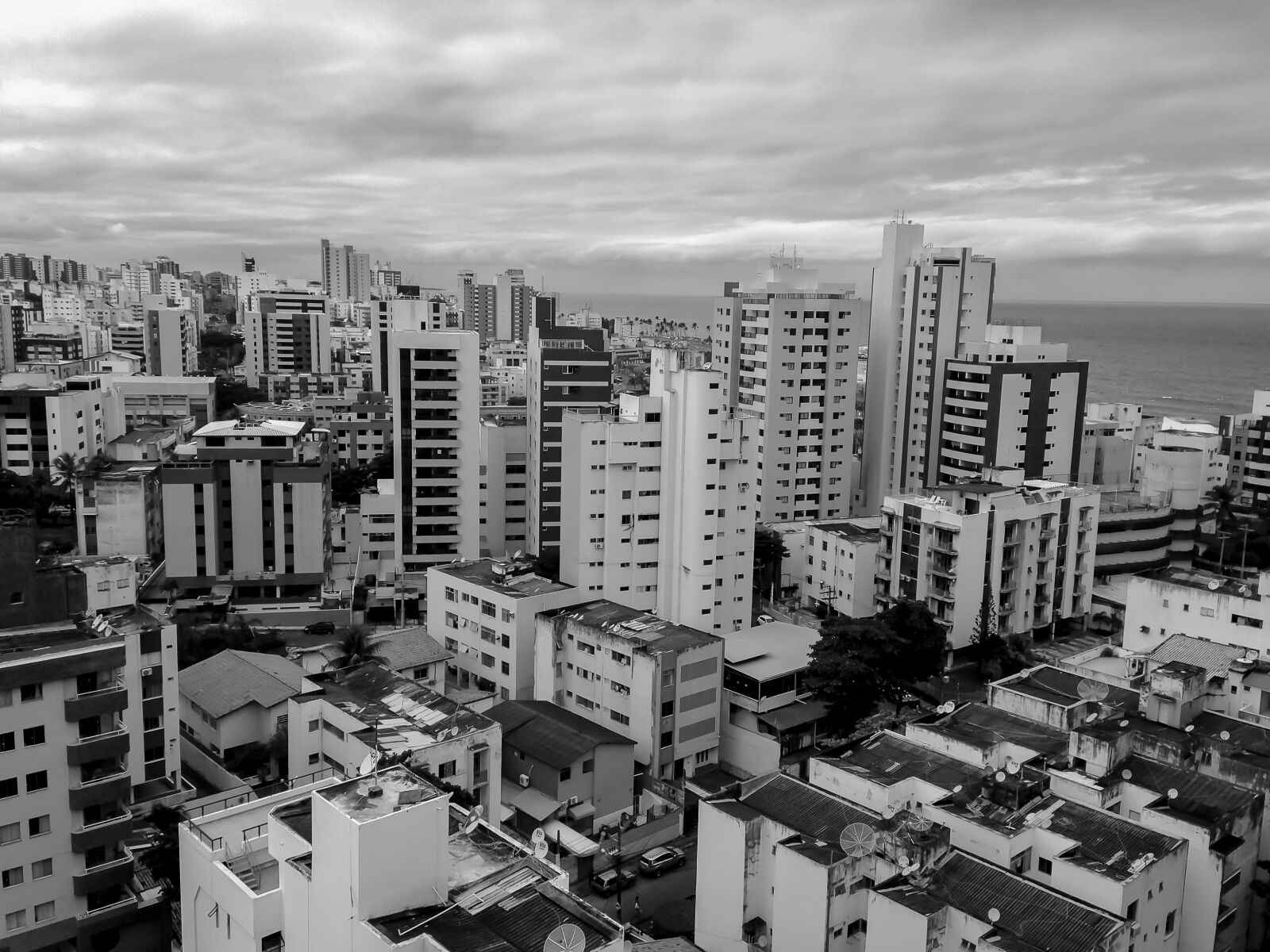 iPhone 5c back camera 4.12mm f/2.4 sample photo. Bahia, brazil, bw, cities photography