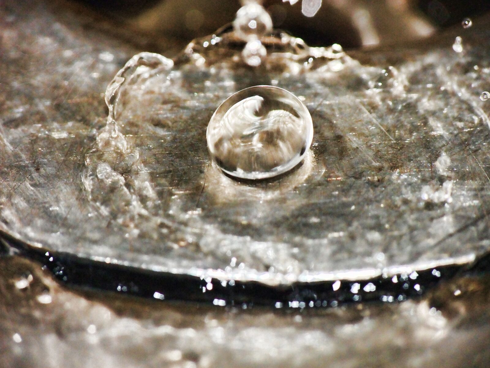 FujiFilm FinePix S200EXR (FinePix S205EXR) sample photo. Art, water, splash photography