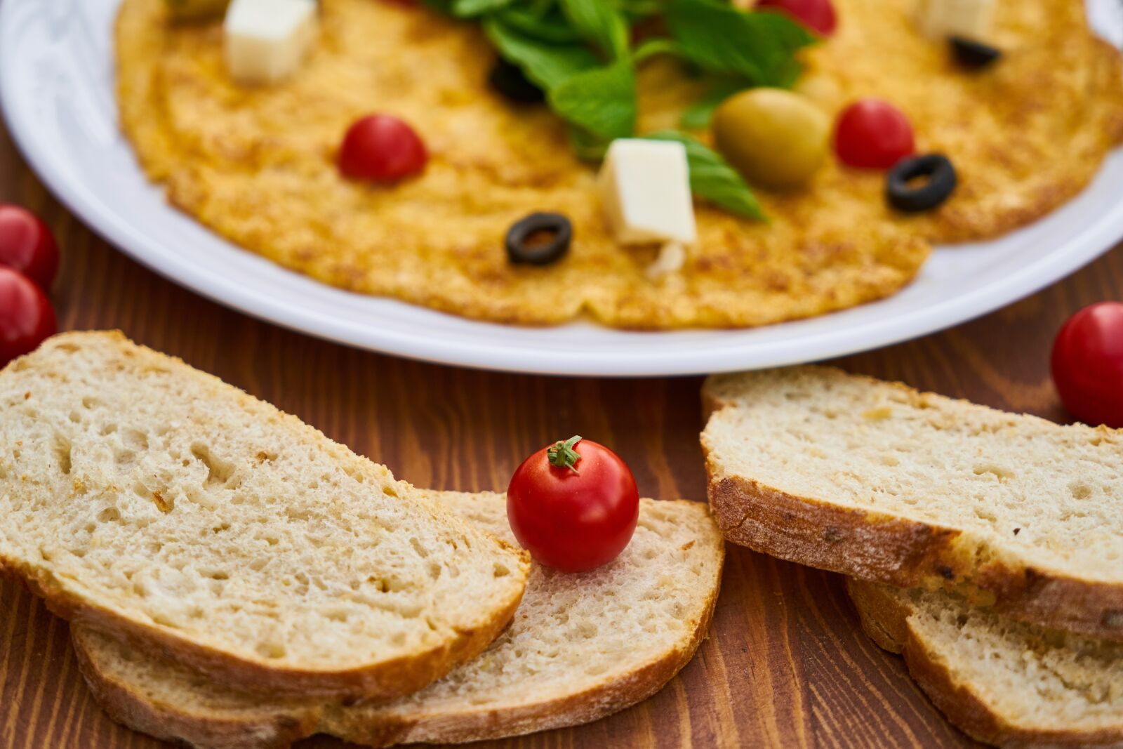 Sony a7R II sample photo. Tea, omelet, breakfast photography