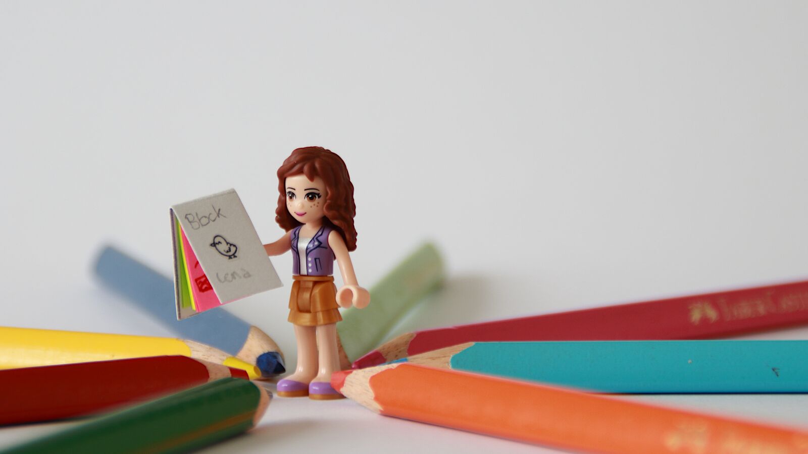 Canon EOS 100D (EOS Rebel SL1 / EOS Kiss X7) sample photo. Miniature, figure, little photography