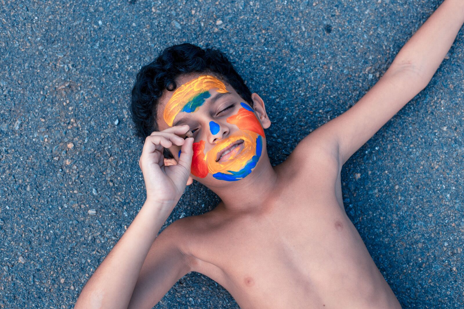 Canon EOS 6D + Canon EF 50mm F1.8 STM sample photo. Boy, painted, colorful photography