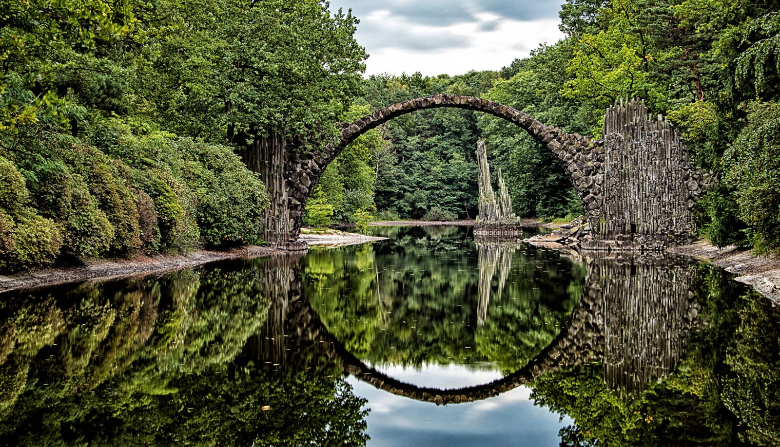 Canon EOS 80D sample photo. Rakotzbrücke, lausitz, park photography