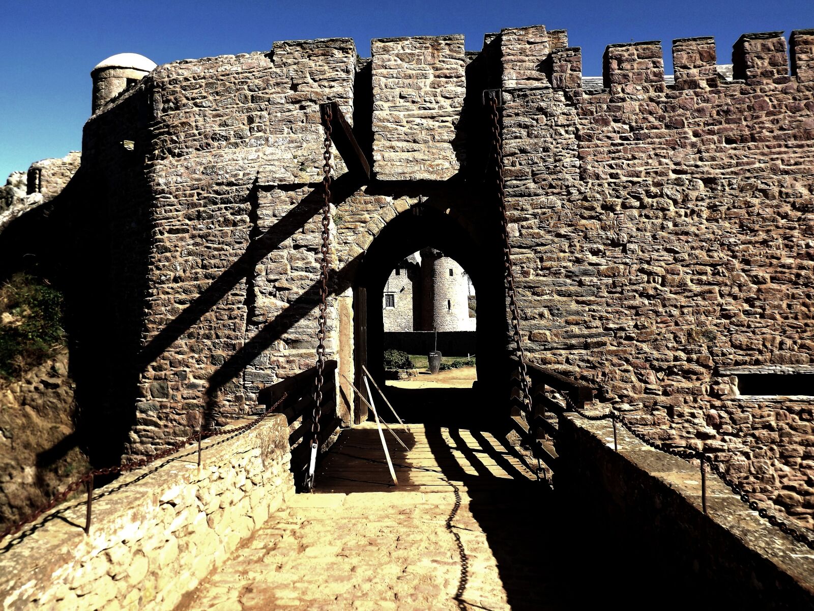 Fujifilm FinePix S3300 sample photo. "Castle, fort, architecture" photography