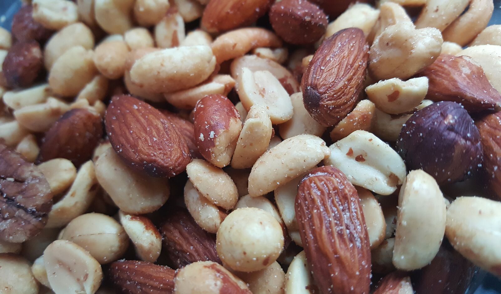 Samsung Galaxy Note5 sample photo. Nuts, mixed nuts, food photography