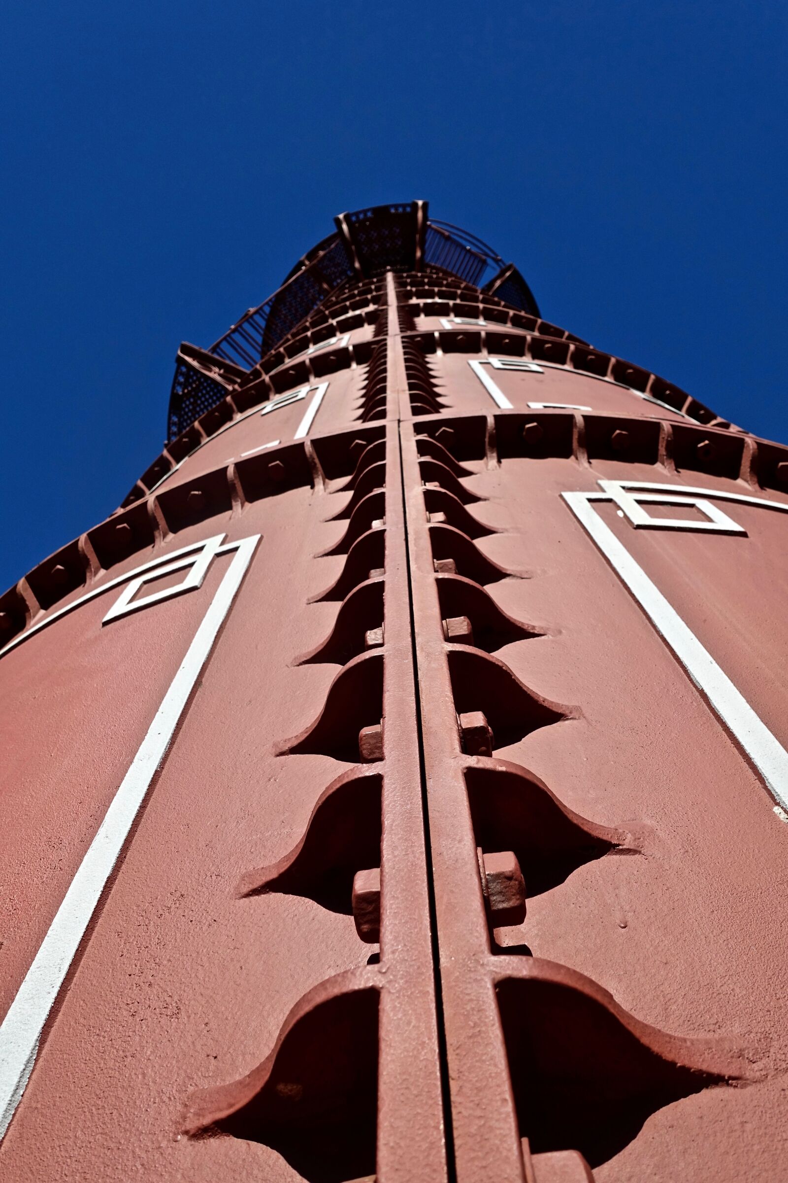 Sony Cyber-shot DSC-RX100 III sample photo. Tower, bolts, metal photography